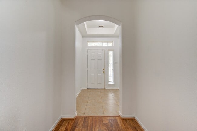 Building Photo - 14315 Acorn Ridge Way