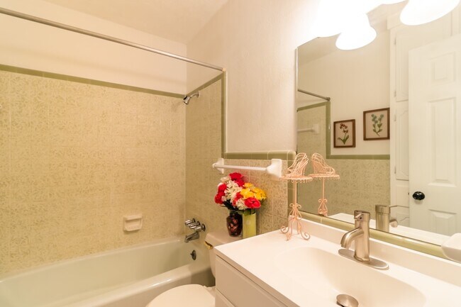 Foto del edificio - Charming 3 bedroom 2 bath home available soon!!