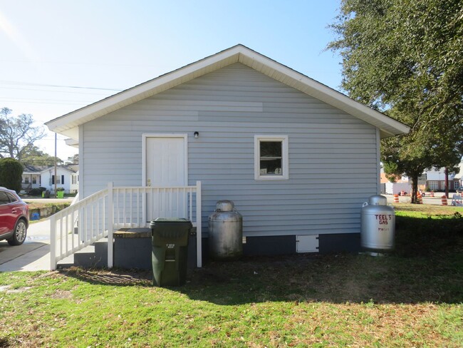 Building Photo - 805B Cedar Street, Beaufort NC 28516