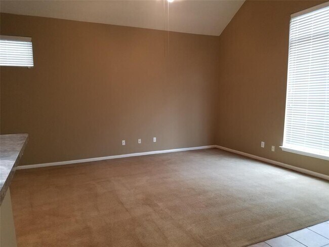Building Photo - 815 Forest Bark Ln