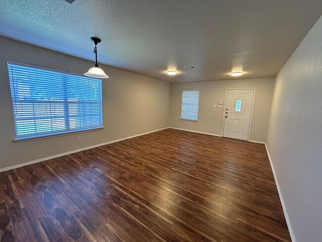 Building Photo - 4 Bedroom 3 Bathroom House / Game Room Lof...