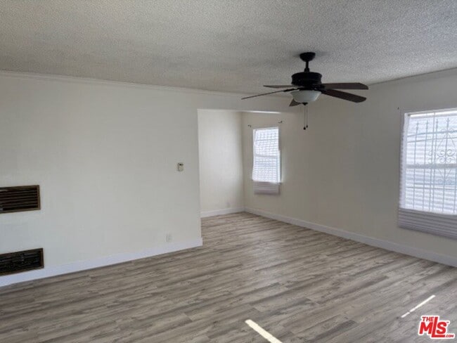 Foto del edificio - 3726 W 112th St