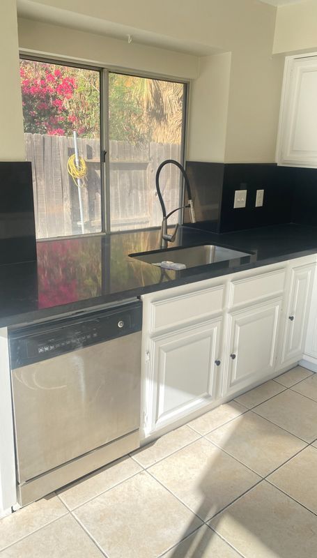 Foto del edificio - 16379 Saddlebrook Ln