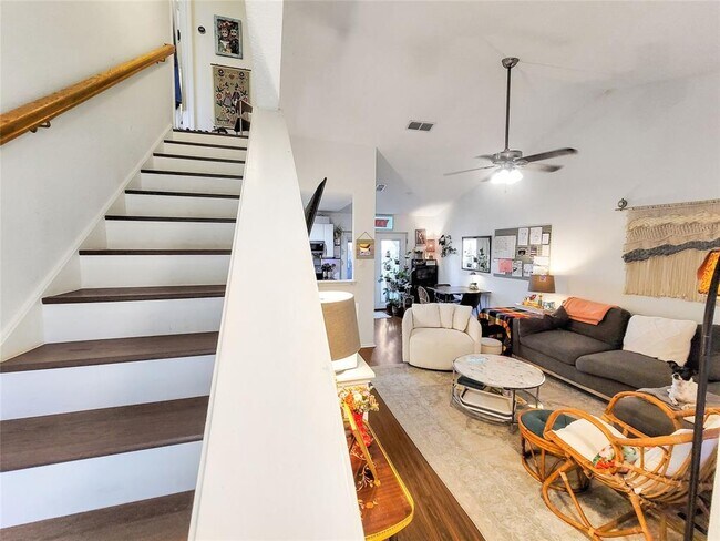 Foto del edificio - 1015 E Yager Ln