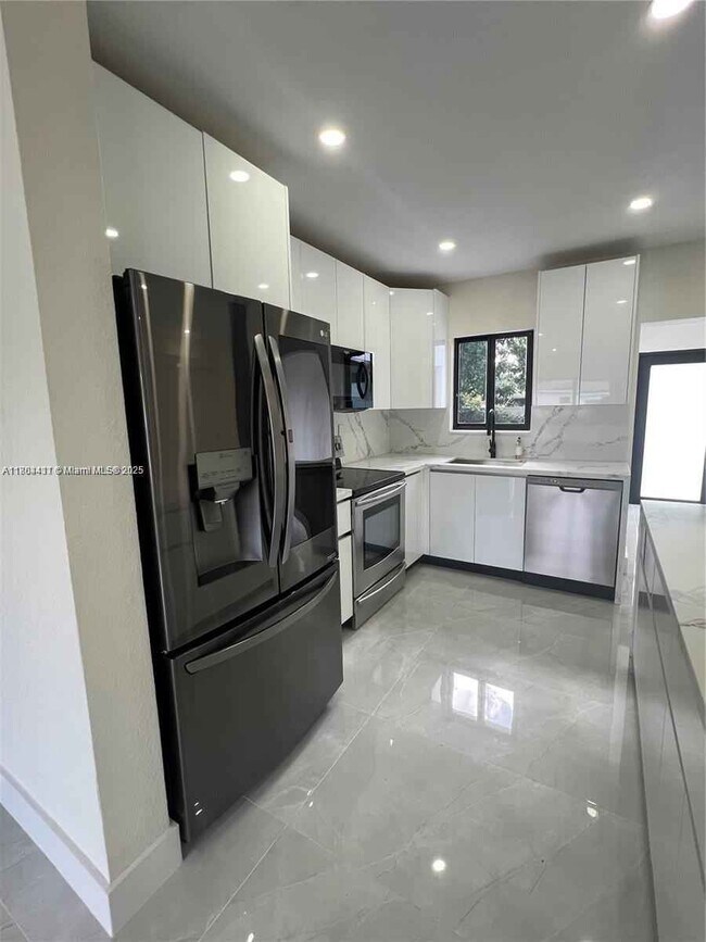 Building Photo - 12940 NW Miami Ct