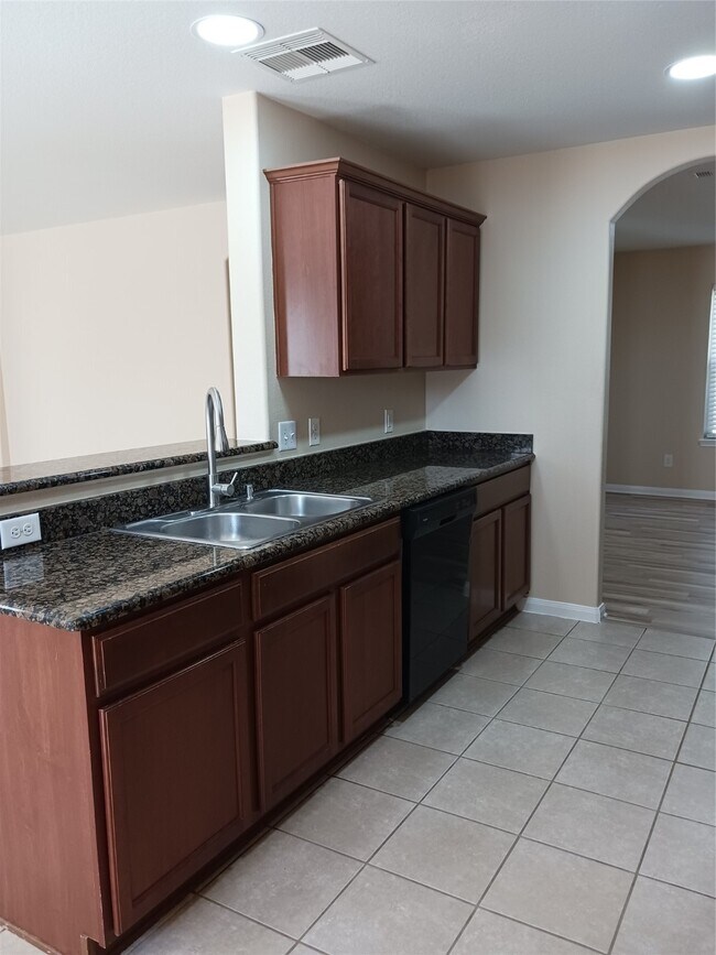 Foto del edificio - 10208 Wood Fern Ct