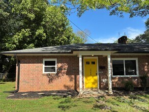 Building Photo - 204 Westview Dr