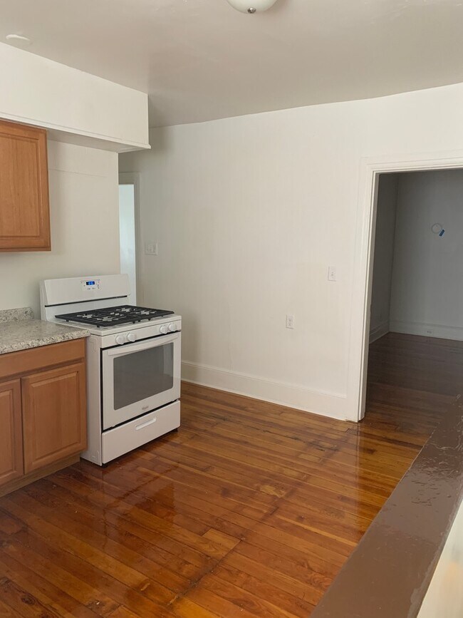 Building Photo - Second month HALF OFF! 2 bedroom 3rd Floor...
