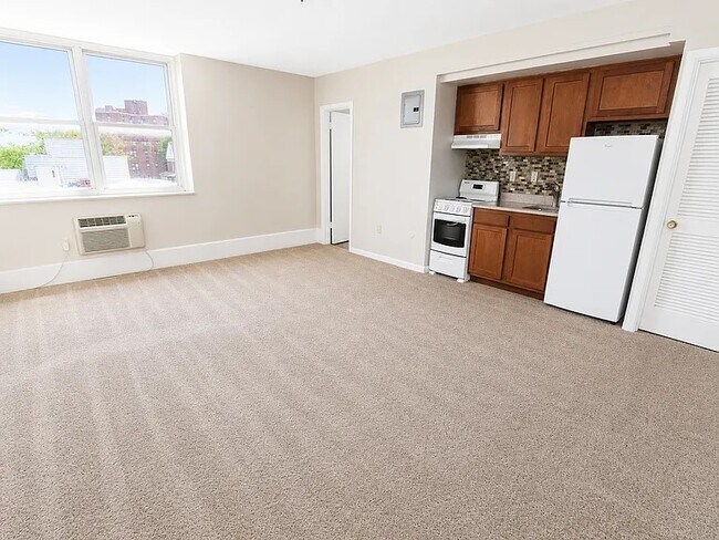 Estudio en University Place: ¡Disponible en agosto! - Oakland Apartments