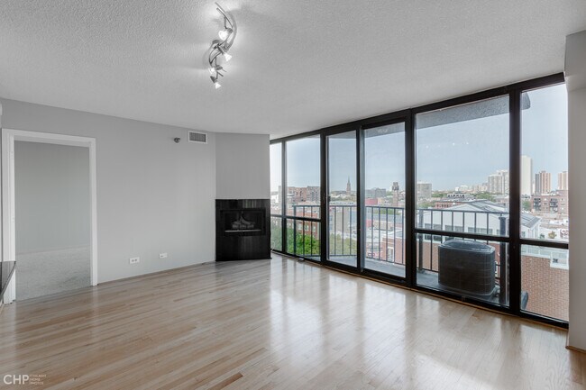 Building Photo - 1309 N Wells St