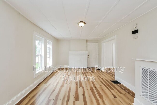 Foto del edificio - 2218 Greenway Ave NW