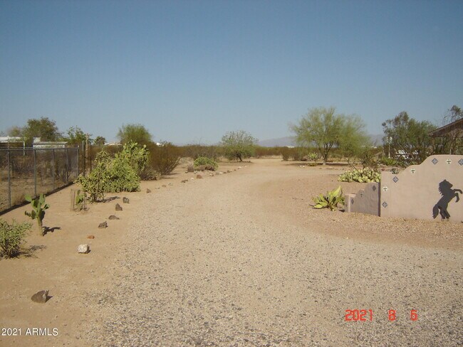 Foto del edificio - 51504 W Donald Dr