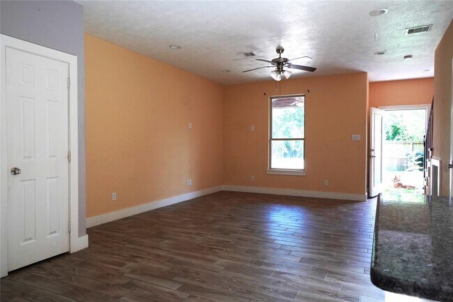 Foto del edificio - 5829 Hartwick Rd