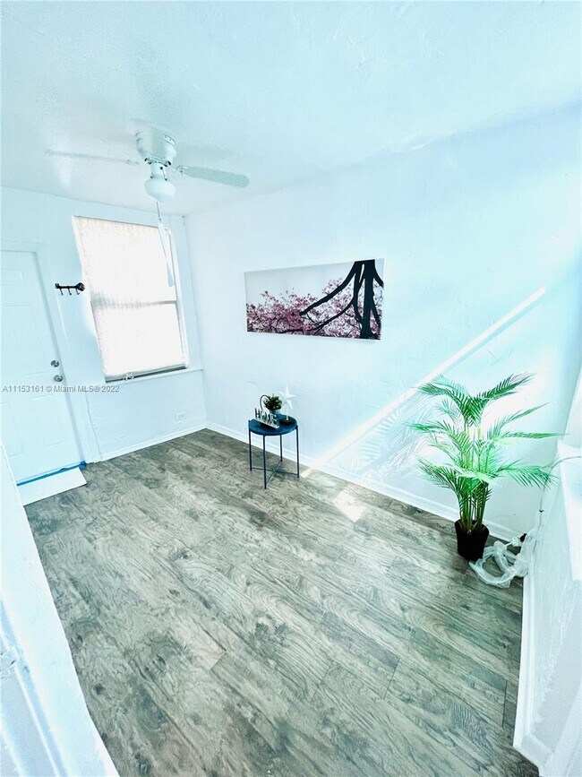 Foto del edificio - 2370 NE 136th Terrace