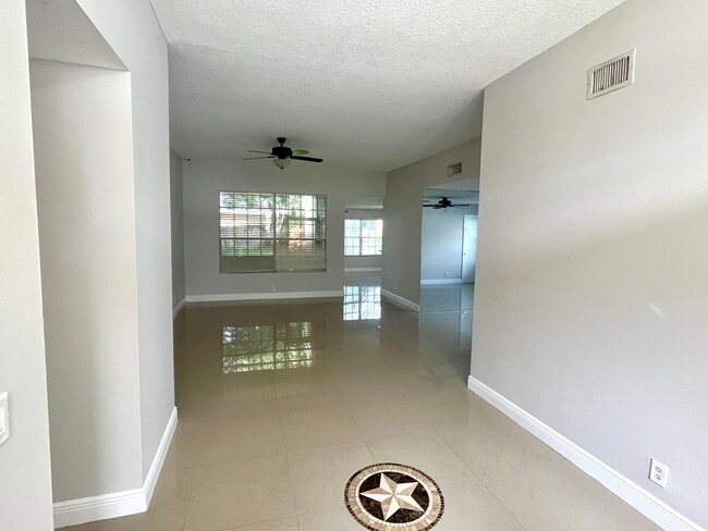 Building Photo - 1112 Wild Cherry Ln