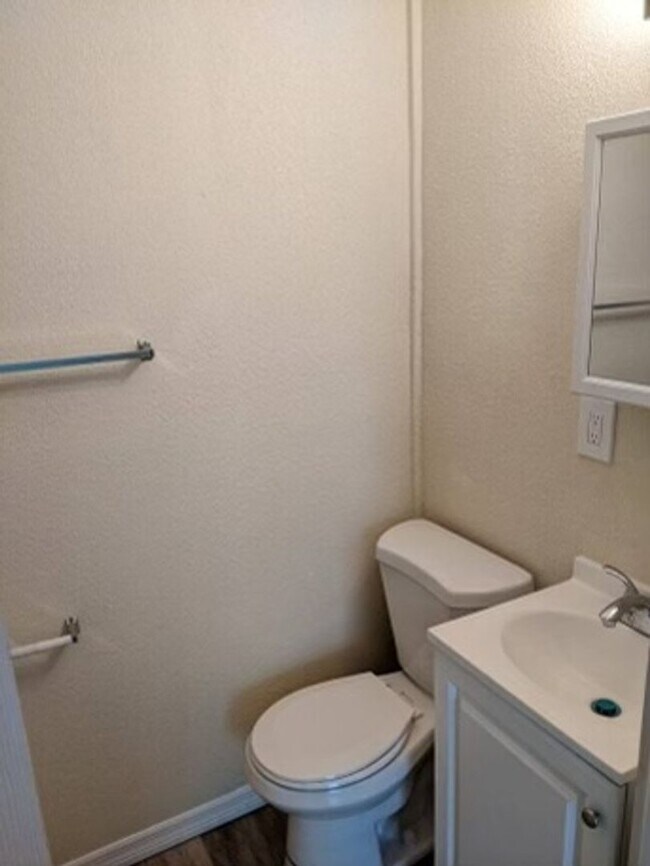 Foto del edificio - Fully remodeled 1 bedroom/ 1 bath cottage ...