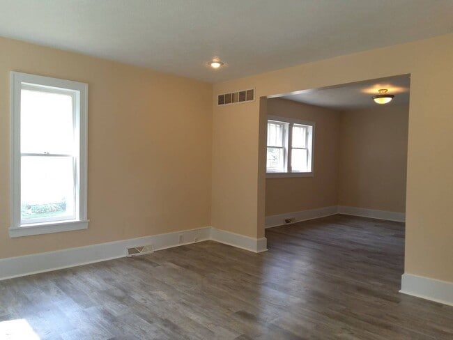 Building Photo - 3 Bedroom Home in Middlebury