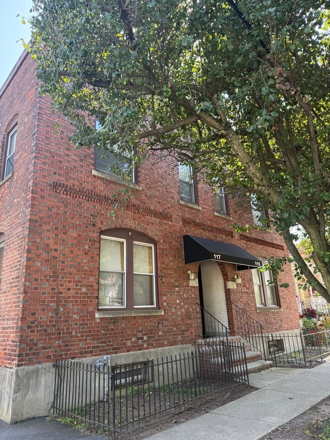 Building Photo - 115 Forest St