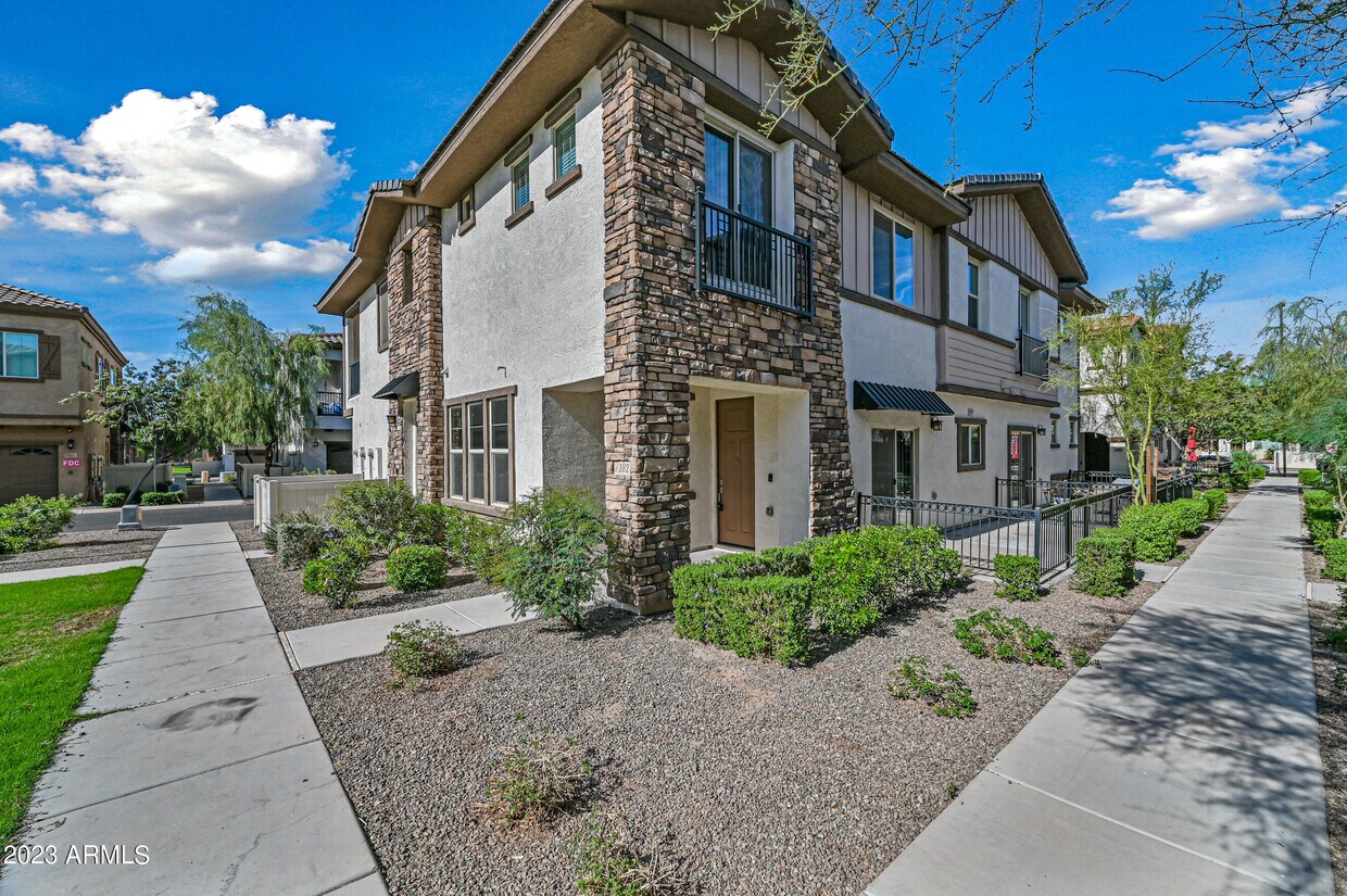 2737 S Cavalier Dr, Gilbert, AZ 85295 Townhome Rentals in Gilbert AZ