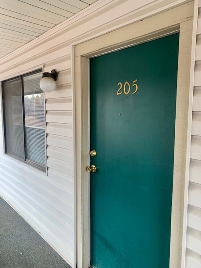 Building Photo - 1 bed/1 bath apartment close to CSU, bike ...