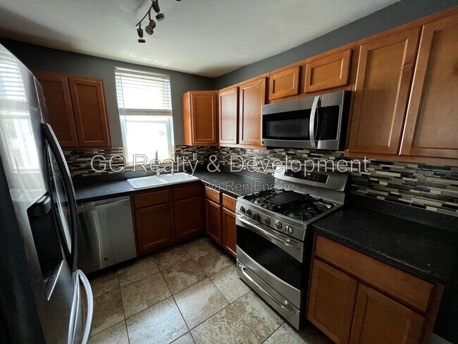 Foto del edificio - 2840 N Maplewood Ave