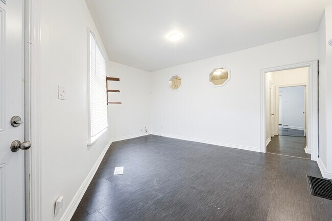 Photo du bâtiment - 2045 Davenport Rd