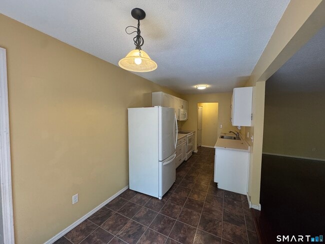 Building Photo - 95 Woodsedge Dr