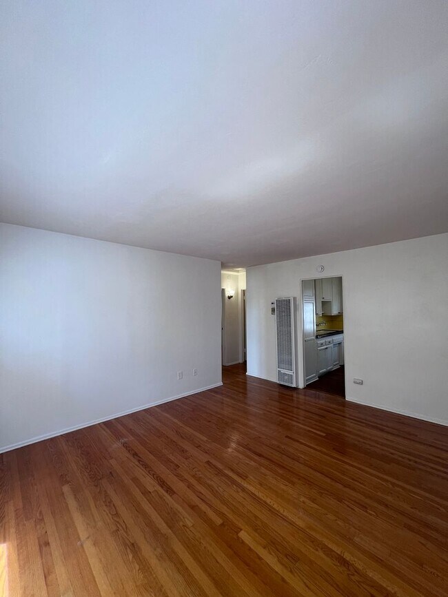 Foto del edificio - 4720-34 Wilson Ave