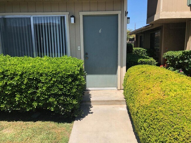 Foto del edificio - 17568 Cameron Ln