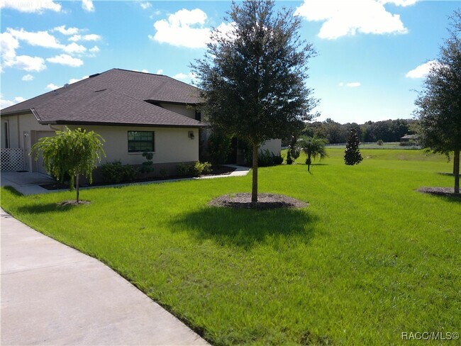 Building Photo - 1381 N Spend a Buck Dr