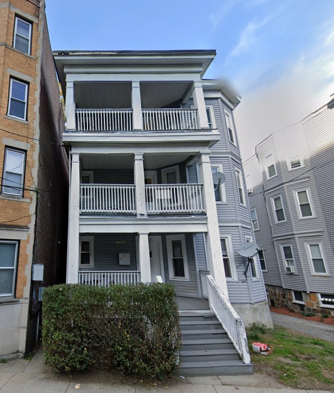 Building Photo - 162 Kelton St