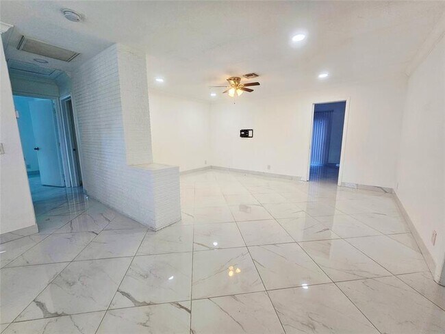 Foto del edificio - 3490 SW 19th St