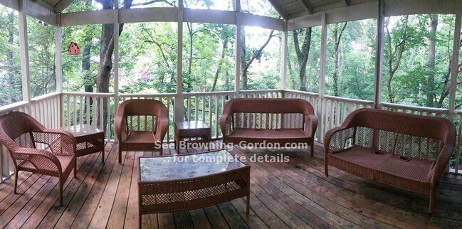 Foto del edificio - 5808 Vine Ridge Dr