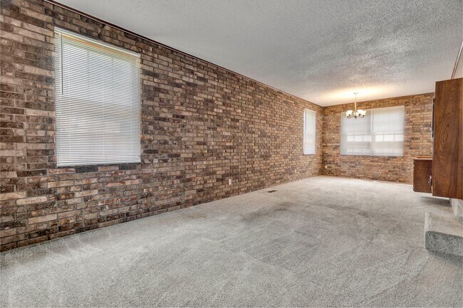 Photo - Fabulous 5 bedroom home walking distance to UofA!
