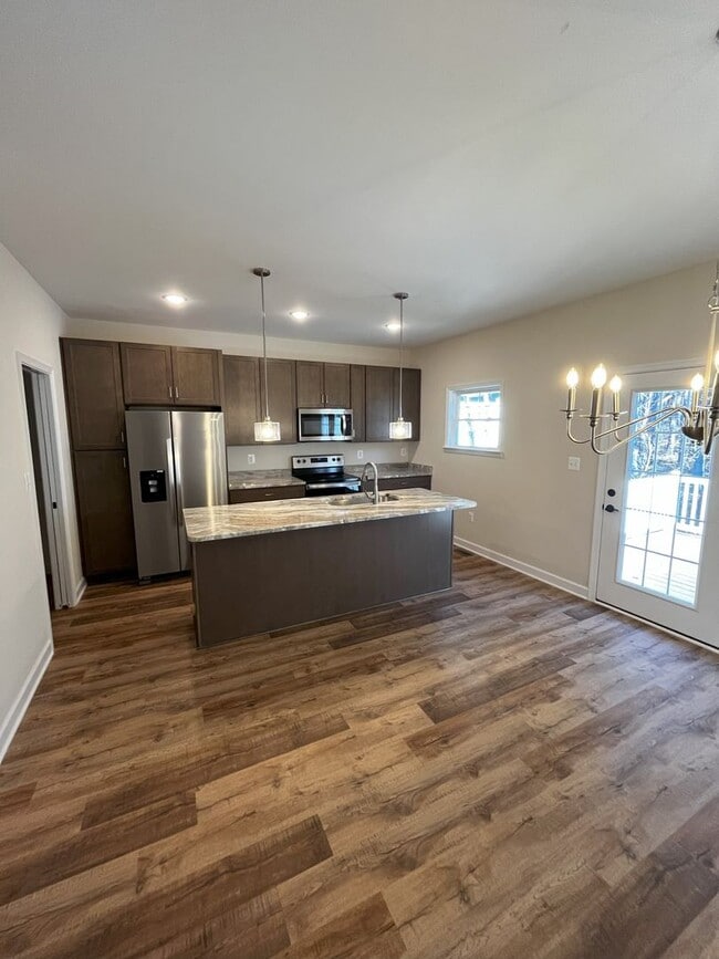 Building Photo - Luxury Townhome in Congers Creek