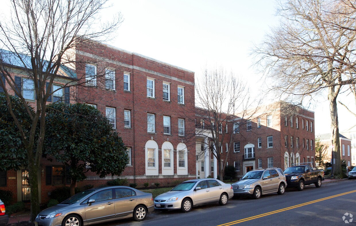Primary Photo - 2530 Q St NW