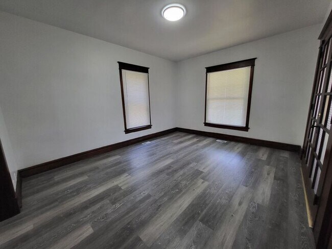 Foto del edificio - 523 W Maple Ave