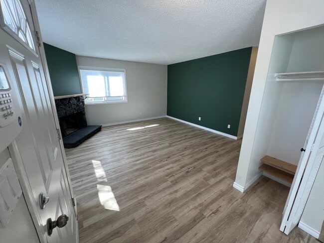 Building Photo - 1050 St David Crescent