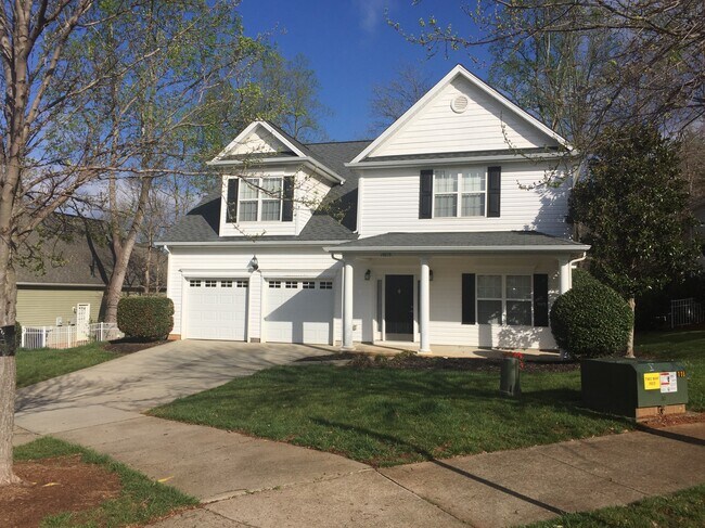 Building Photo - 10115 Victoria Blake Drive