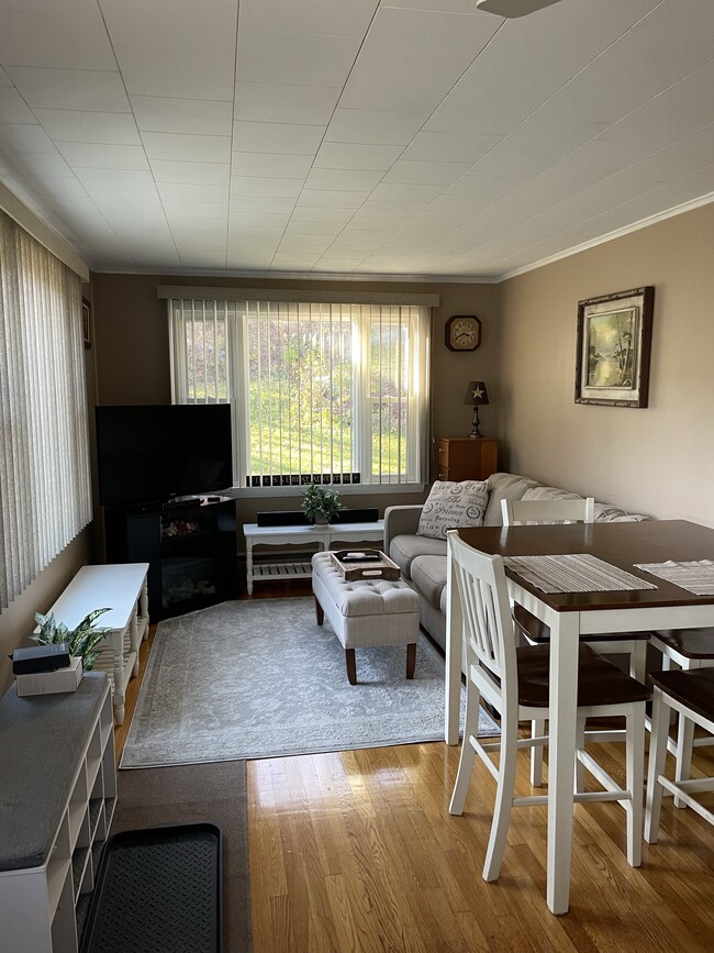 Building Photo - 265 Norway St