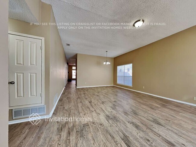 Foto del edificio - 2060 Camelot Dr