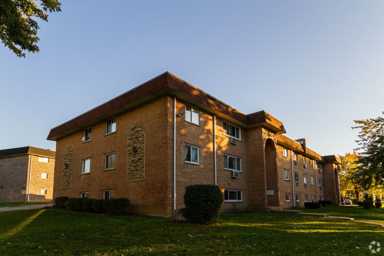Building Photo - 301-307 Dale Dr