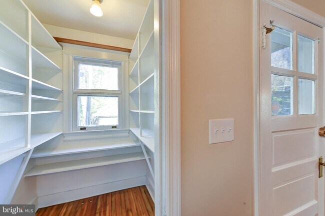 Foto del edificio - 4215 River Rd NW