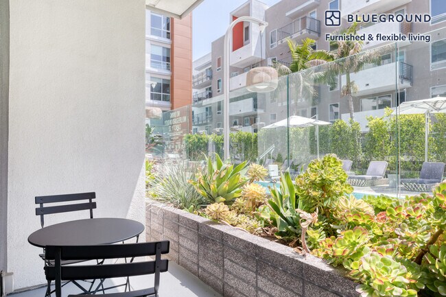 Foto del edificio - 230 W 3rd St