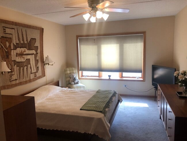 Master Bedroom - 1 N Beacon Pl