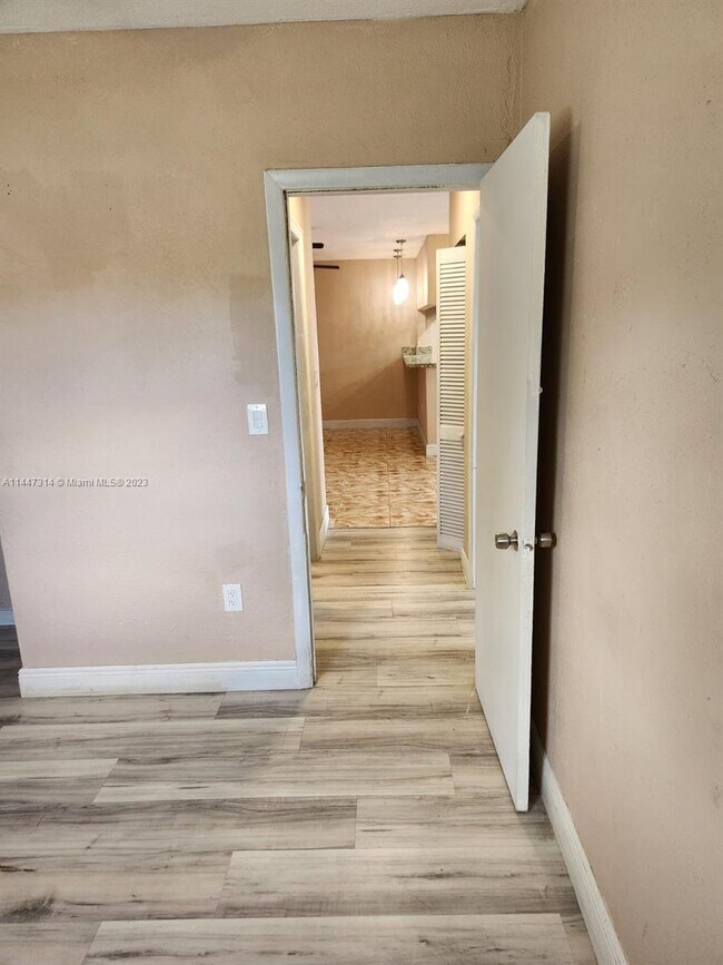 Foto del edificio - 3880 NW 174th St
