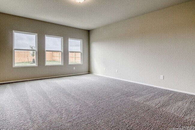 Foto del edificio - A charming 4 beds and 2.5 bath is now ready!