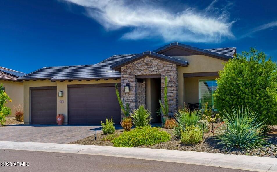 4335 Noble Dr  