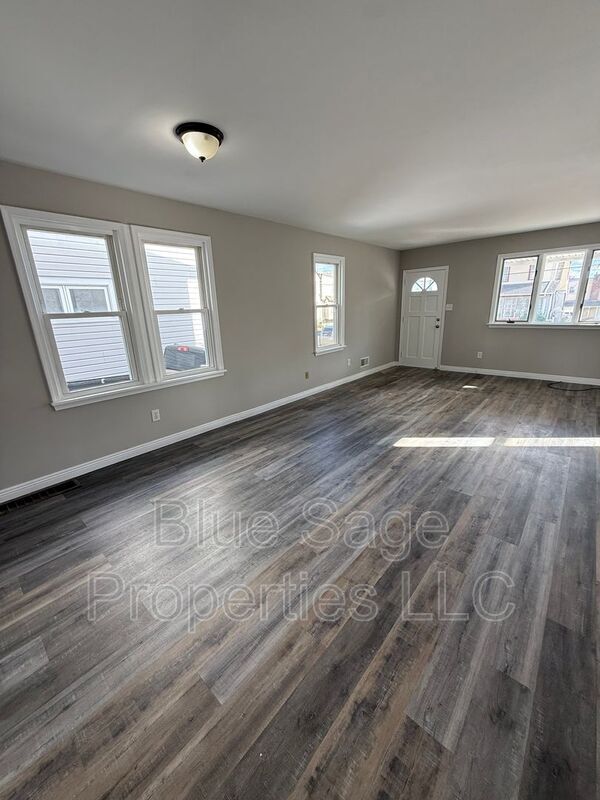 Foto del edificio - 105 W Broadway Ave