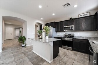 Building Photo - 2332 Mundare Dr